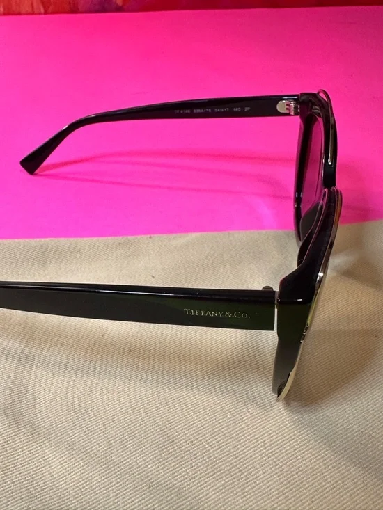 Tiffany & Co. Black Cat-Eye Sunglasses no scratches in great condition - Picture 8 of 12